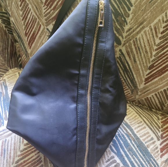 A new day convertible sling backpack - Picture 4 of 4